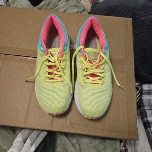 Asics Women's Athletic Shoes Size 9.5 LIKE NEW/ONLY WORN 4 OR 5X